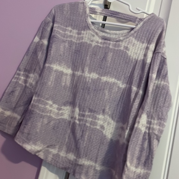Cute tie dye purple light weight sweater size 4 - Picture 3 of 4